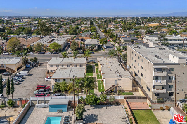 7442 Vineland Avenue, Sun Valley CA: https://media.crmls.org/mediaz/d182aa23-620a-4ee3-a30d-fa6a3c94dd33.jpg