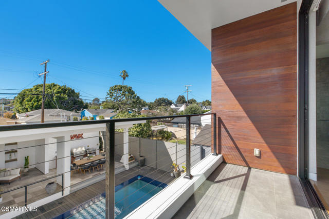 829 Flower Avenue, Venice CA: https://media.crmls.org/mediaz/d1836db5-b5ce-48b6-b755-aa9819a50ebd.jpg