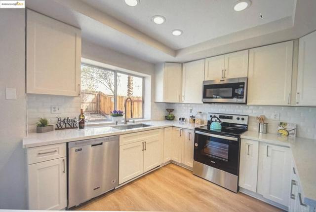 4907 Ridgeview Drive, Antioch CA: https://media.crmls.org/mediaz/d1837a73-f7f3-44cf-97b4-7af04c0cc3b7.jpg