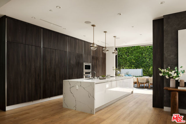 105 S Laurel Avenue, Los Angeles CA: https://media.crmls.org/mediaz/d183d4c0-82e0-44f3-9948-4e6ce6a80fbf.jpg