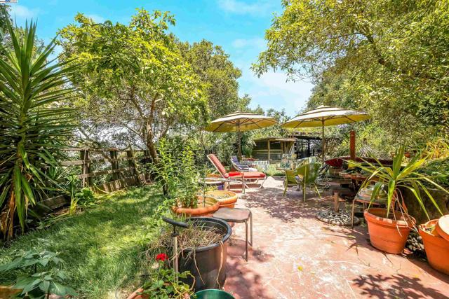 21 Red Rock Way, San Rafael CA: https://media.crmls.org/mediaz/d18403a6-d290-4903-853e-b36f4bb19b0c.jpg