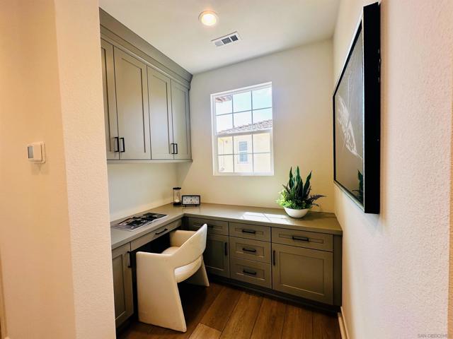 11324 Caminito Rodar, San Diego CA: https://media.crmls.org/mediaz/d1850c7a-8dea-4c5c-9865-8c6d5b04e602.jpg