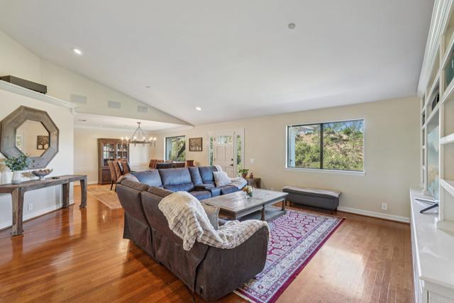 Detail Gallery Image 4 of 49 For 707 S Live Oak Park Rd, Fallbrook,  CA 92028 - 4 Beds | 4 Baths