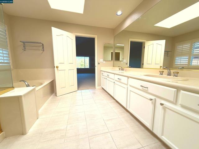 600 Bourne Ct, Danville CA: https://media.crmls.org/mediaz/d186119a-f712-44a2-bb5e-bf9a5226ff0b.jpg