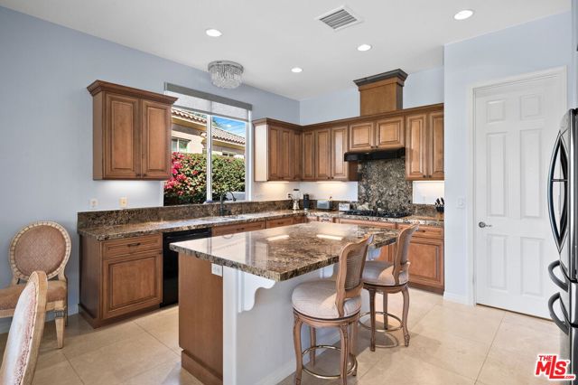 56645 Mountain, La Quinta CA: https://media.crmls.org/mediaz/d1869e03-e22d-4ede-8e61-c64cb51b6a94.jpg