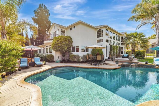 290 Bonnie Lane, Hollister CA: https://media.crmls.org/mediaz/d186ed1f-df78-4f19-aaff-3c93df839cca.jpg