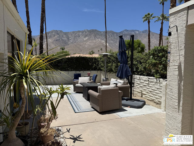 3410 E Bogert Trail, Palm Springs CA: https://media.crmls.org/mediaz/d187c02c-8472-4a32-be10-8856ff56beec.jpg