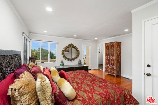 4310 Cedarhurst Circle, Los Angeles CA: https://media.crmls.org/mediaz/d187f7d6-445a-429f-9651-c9b11e72d25e.jpg