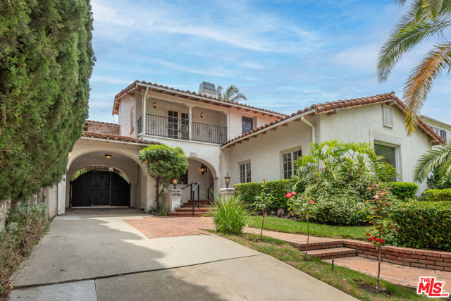 475 S Rodeo Drive, Beverly Hills CA: https://media.crmls.org/mediaz/d188ffd3-2af5-4b4c-b3fb-5d3263dd1537.jpg