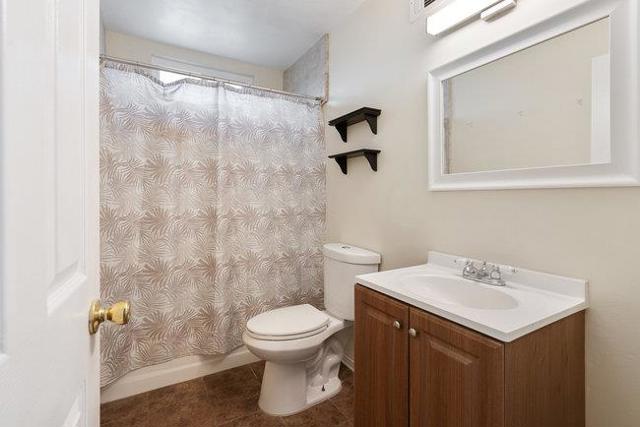 890 Greenwich Drive, Gilroy CA: https://media.crmls.org/mediaz/d1899f65-decc-4348-acdd-95c818c4408e.jpg
