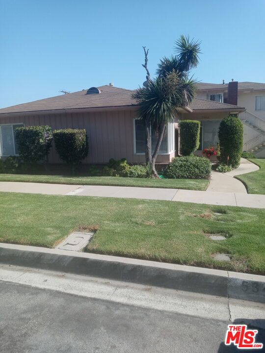 5348 W 57TH Street, Los Angeles CA: https://media.crmls.org/mediaz/d189b023-764b-4568-8e28-985fe696777e.jpg
