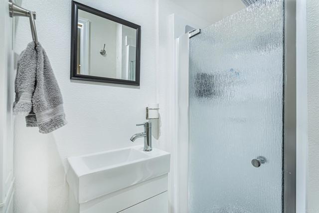 Detail Gallery Image 24 of 43 For 958 Foxwood Ln, Vista,  CA 92081 - 1 Beds | 2 Baths