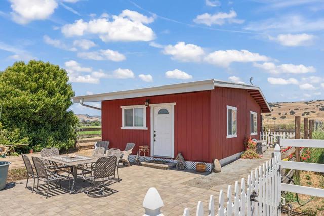 3465 Susie Lane, Gilroy CA: https://media.crmls.org/mediaz/d18a3ef1-024e-47a4-9d13-36f0c17403f9.jpg