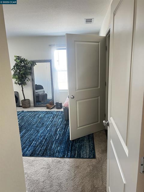 627 Elizabeth Ct, Merced CA: https://media.crmls.org/mediaz/d18a66fe-178c-42dc-aed7-d360dac3c671.jpg
