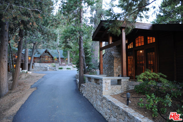 Ponderosa & Sugar Pine Lodge