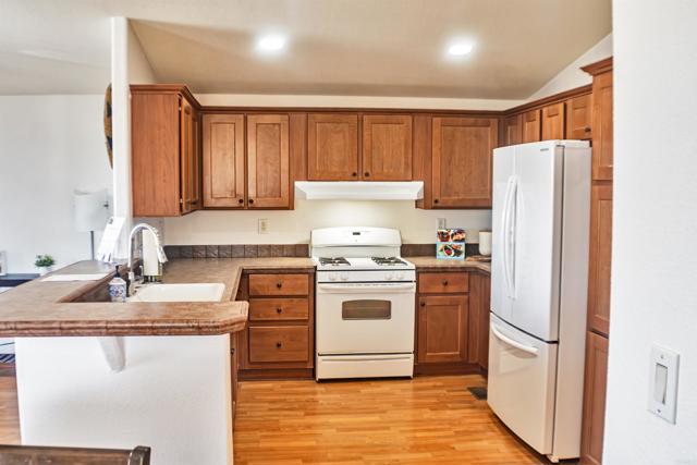 138 Steven Lane, Oceanside CA: https://media.crmls.org/mediaz/d18b38ad-0760-4df3-b973-ac9e19c7ff67.jpg