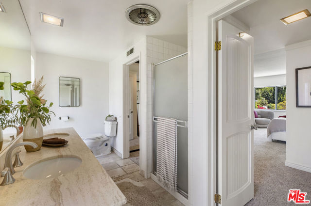 5136 Los Bonitos Way, Los Angeles CA: https://media.crmls.org/mediaz/d18b4780-7787-41fa-8280-32eb76e33bd7.jpg