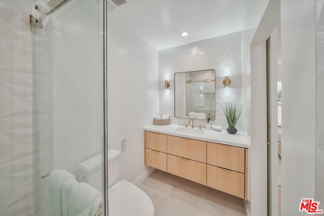 2021 Idaho Avenue, Santa Monica CA: https://media.crmls.org/mediaz/d18bc8e5-ff9d-4dd6-9e1e-e3aafe729b06.jpg