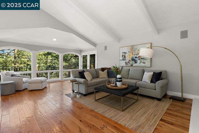 3949 Canyon Rd, Lafayette CA: https://media.crmls.org/mediaz/d18c2a94-e5ba-4065-bb7e-bc2b4eeb2ac0.jpg