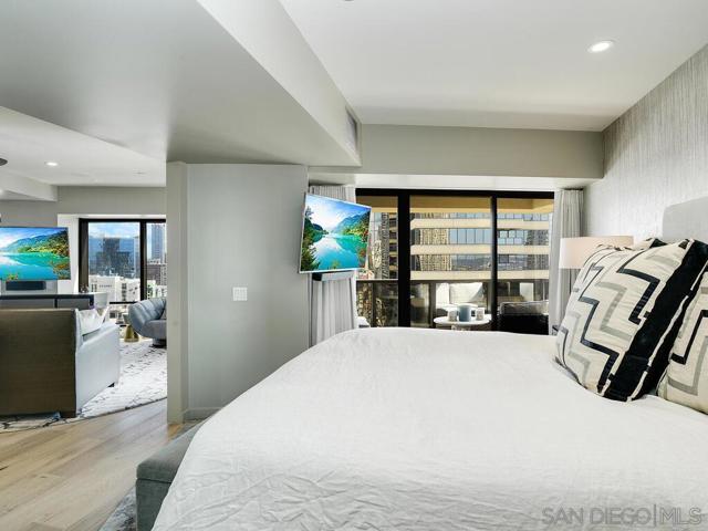 100 Harbor Drive, San Diego CA: https://media.crmls.org/mediaz/d18c4ec9-f0fe-485b-9eef-b34fdba3adf9.jpg