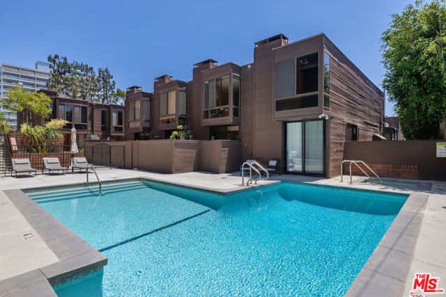 1033 Carol Drive, West Hollywood CA: https://media.crmls.org/mediaz/d18c796c-a989-4fcb-b503-ac61ac376d16.jpg