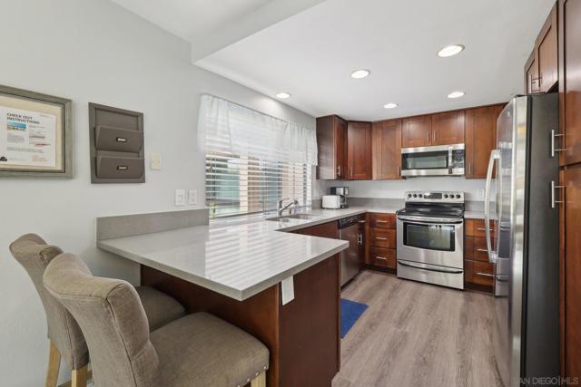 872 S Sierra Ave, Solana Beach CA: https://media.crmls.org/mediaz/d18c9f95-b76b-4028-92fa-bcd0ec838a4d.jpg