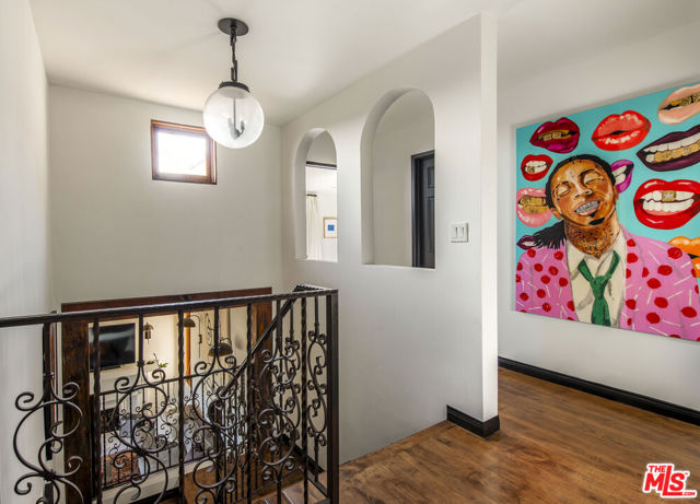 2820 Westshire Drive, Los Angeles CA: https://media.crmls.org/mediaz/d18cf19a-3575-411b-bd43-98f644cbbb6c.jpg