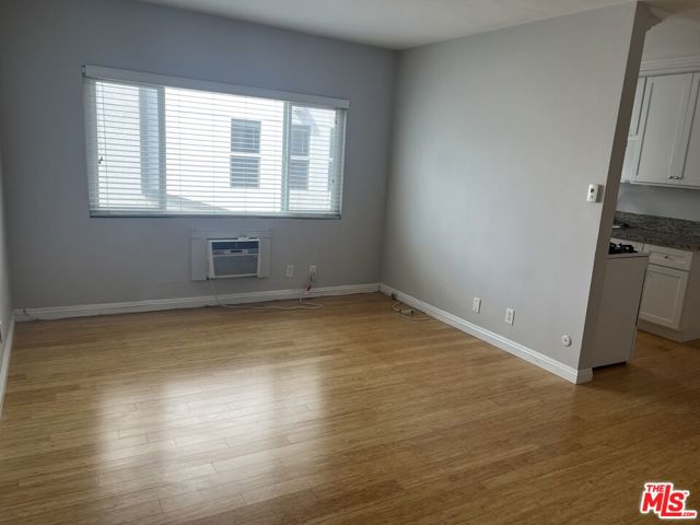 233 N PARK VIEW Street, Los Angeles CA: https://media.crmls.org/mediaz/d18d3b73-c622-428d-8f03-04ac8162e652.jpg