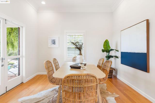 2333 Leimert Blvd, Oakland CA: https://media.crmls.org/mediaz/d18d4352-0282-4967-88c2-1e71a654c7ff.jpg