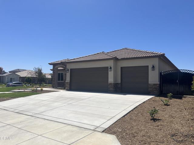 8707 Kenwick Street, Bakersfield CA: https://media.crmls.org/mediaz/d18d5bcf-6380-43f7-97f8-9902c4dd86c0.jpg