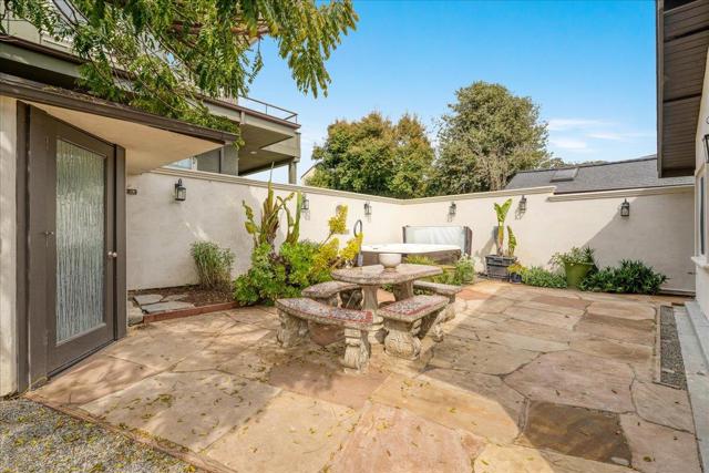 22011 E Cliff Drive, Santa Cruz CA: https://media.crmls.org/mediaz/d18dabe5-b504-47b4-9583-f2bbf5d833d3.jpg
