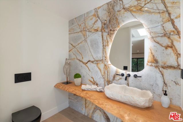100 S La Jolla Avenue, Los Angeles CA: https://media.crmls.org/mediaz/d18f47b9-ef14-47c4-9e57-8af6861b586a.jpg