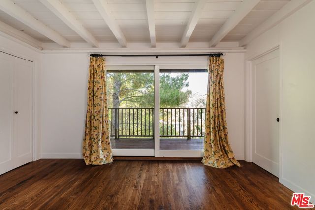 2344 Sunset Heights Drive, Los Angeles CA: https://media.crmls.org/mediaz/d18f4daa-89c7-40ec-bb3e-ab8401d63a2c.jpg