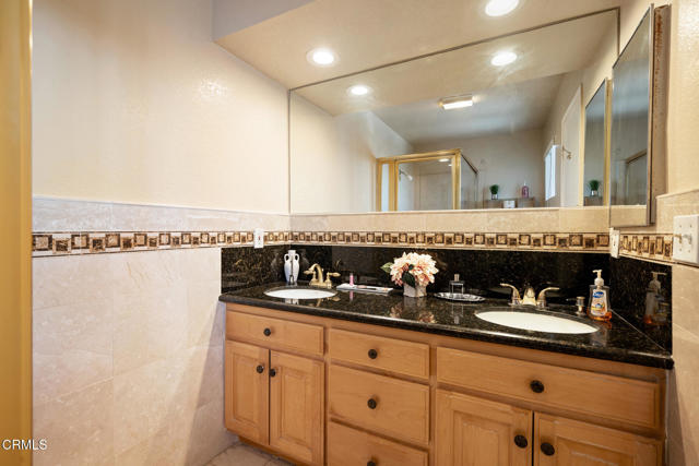 1121 E Wilson Avenue, Glendale CA: https://media.crmls.org/mediaz/d18fb9d9-6a0d-44e8-bd87-ae750a94a213.jpg