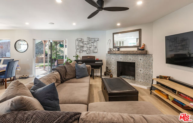 6941 Scarborough Peak Drive, West Hills CA: https://media.crmls.org/mediaz/d190068c-0d83-45d4-b9f1-46697c66a90a.jpg