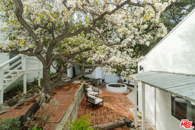 2002 Tuna Canyon Road, Topanga CA: https://media.crmls.org/mediaz/d1906855-9034-4ec3-ba20-f11df37740f4.jpg