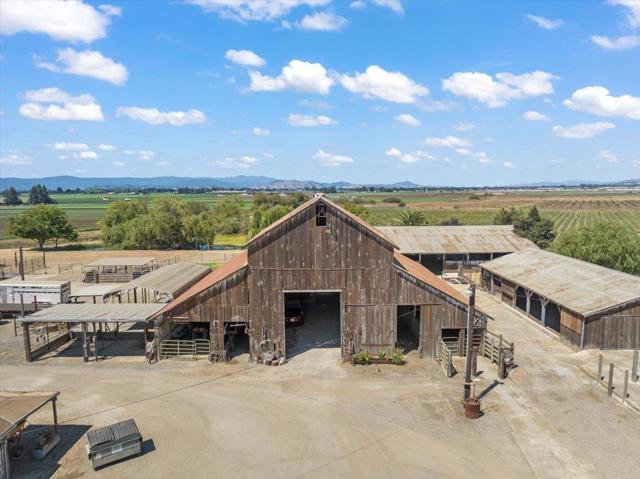 2675 Pacheco Pass Highway, Gilroy CA: https://media.crmls.org/mediaz/d190b389-67d9-4de4-80e1-c881c18fea23.jpg