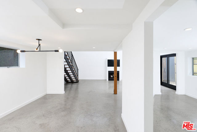 519 1/2 San Juan Avenue, Venice CA: https://media.crmls.org/mediaz/d190f297-5a78-4e9c-93ae-fbf274bf6deb.jpg