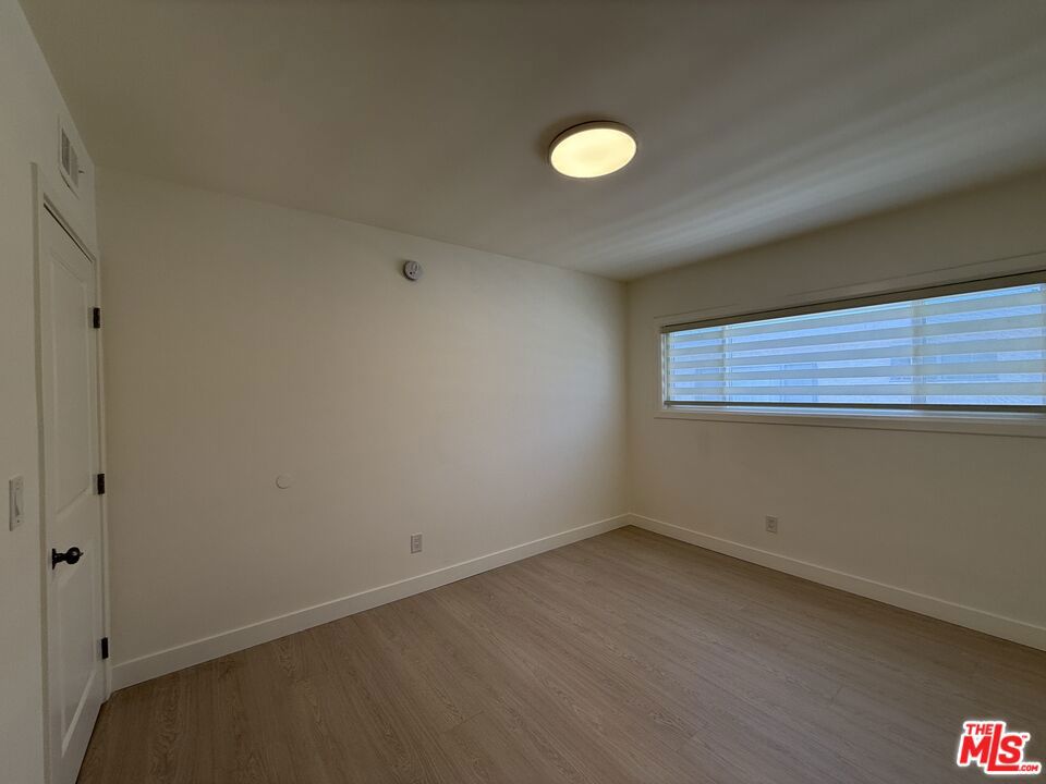 https://media.crmls.org/mediaz/d19186ad-e75c-48ae-8db8-3af50378155d.jpg?preset=X-Large