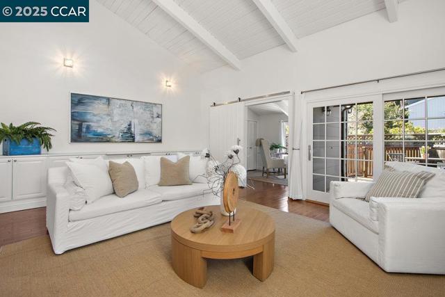 1716 Saint Andrews Drive, Moraga CA: https://media.crmls.org/mediaz/d191f1d6-a506-4a48-9956-de5511c96cc1.jpg