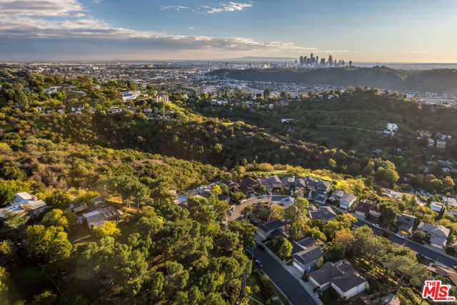 4015 Karelia Street, Los Angeles CA: https://media.crmls.org/mediaz/d1924364-5d9a-4f96-828e-3b47e73a415b.jpg