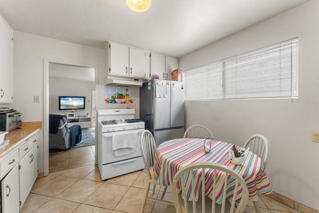 3317 19 Jemez Dr, San Diego CA: https://media.crmls.org/mediaz/d1933321-a545-494a-abb6-2730547290ec.jpg