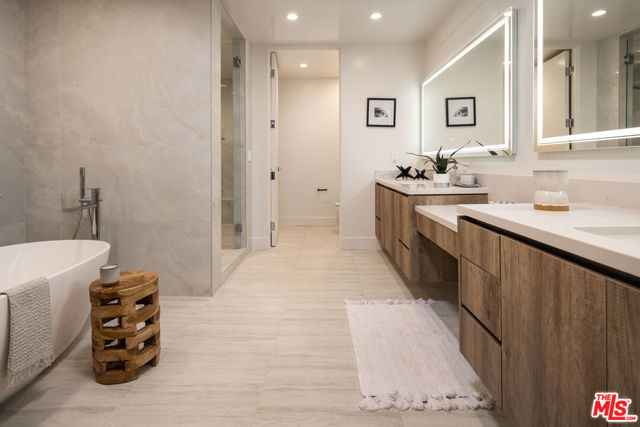 411 S Hamel Road, Los Angeles CA: https://media.crmls.org/mediaz/d19355c1-7a4a-455e-bf39-17bbdb756893.jpg