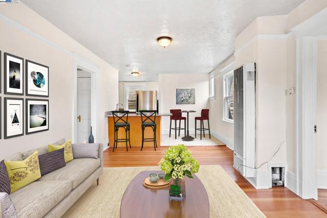 857 Athens Ave, Oakland CA: https://media.crmls.org/mediaz/d1937b20-e25a-4b8a-a9e7-4ca897966483.jpg