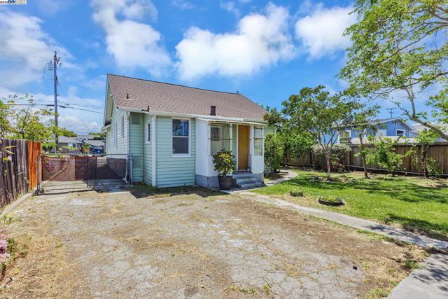 6831 Dairy Ave, Newark CA: https://media.crmls.org/mediaz/d193e5ea-3d17-479e-b91e-dd748a3d4efc.jpg