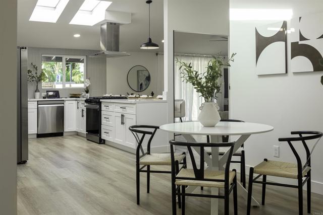 Detail Gallery Image 5 of 26 For 6994 Carthage St, San Diego,  CA 92120 - 4 Beds | 3 Baths