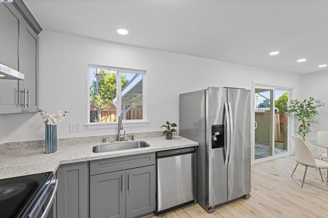4564 Piper St, Fremont CA: https://media.crmls.org/mediaz/d194da42-2e2e-4784-8b22-215424676910.jpg