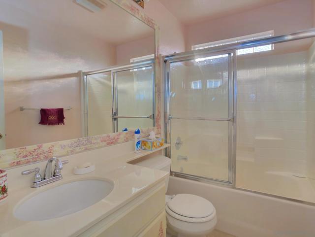 2338 LARKSPUR DR, Alpine CA: https://media.crmls.org/mediaz/d194fbc1-9732-44d4-b25f-60636428e34e.jpg