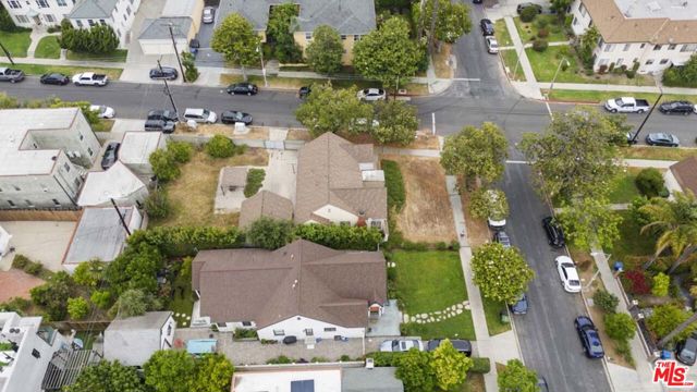 1601 S Shenandoah Street, Los Angeles CA: https://media.crmls.org/mediaz/d19561f3-393d-4692-b738-491e0e8ff1b7.jpg