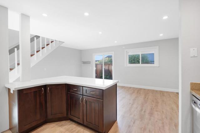 988 S Arnold Way, Half Moon Bay CA: https://media.crmls.org/mediaz/d1957f94-f212-4aa2-9a4f-29be0f46b5a8.jpg